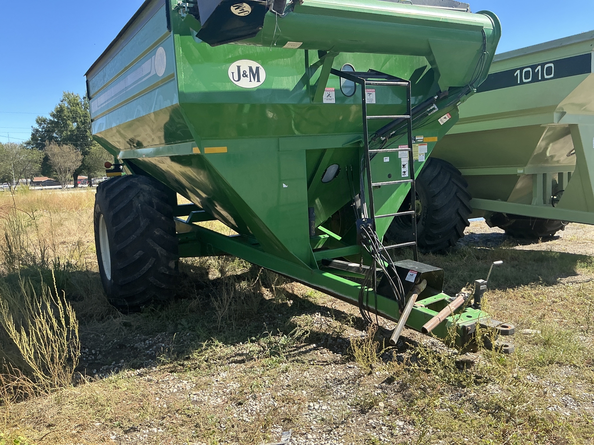2021 J&M 875 Grain Cart