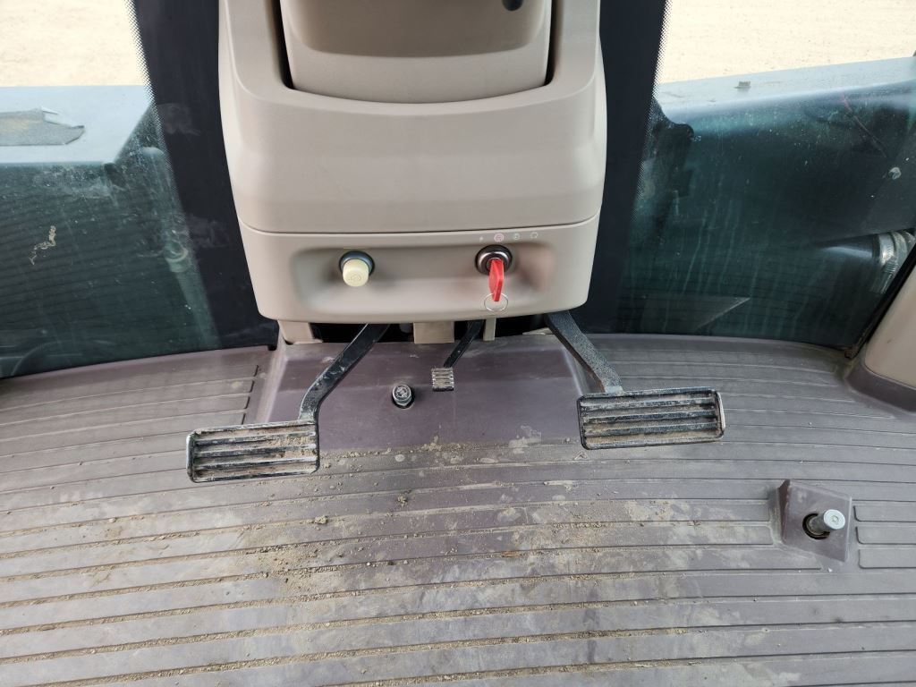 2012 John Deere 9560R Tractor