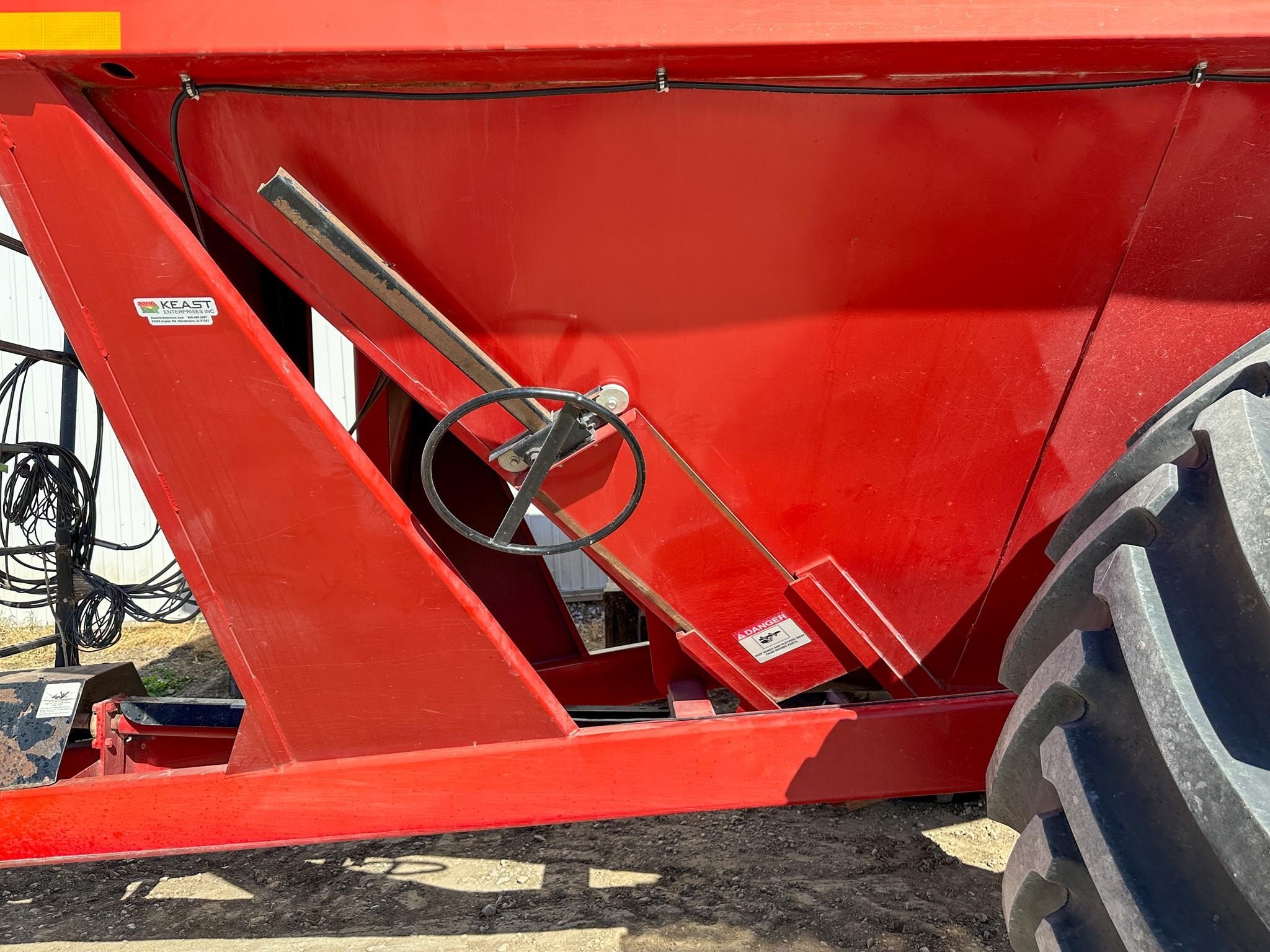 2010 J&M 875 Grain Cart