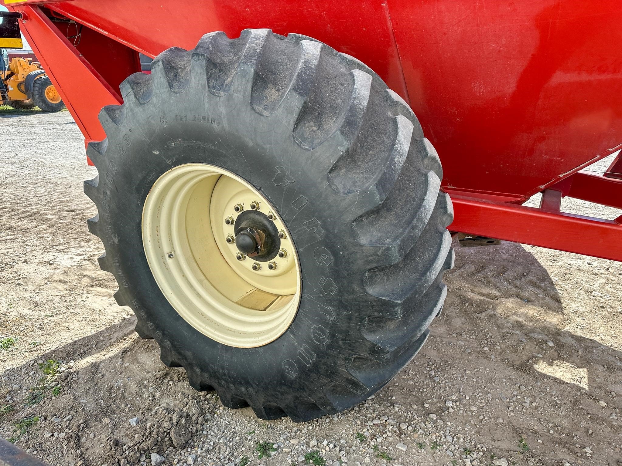 2010 J&M 875 Grain Cart