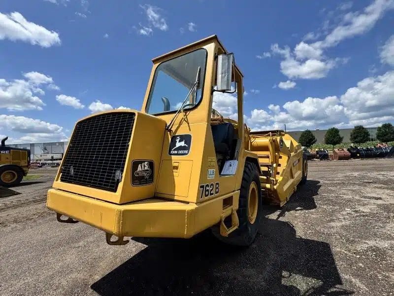 1996 Deere 762B Scraper