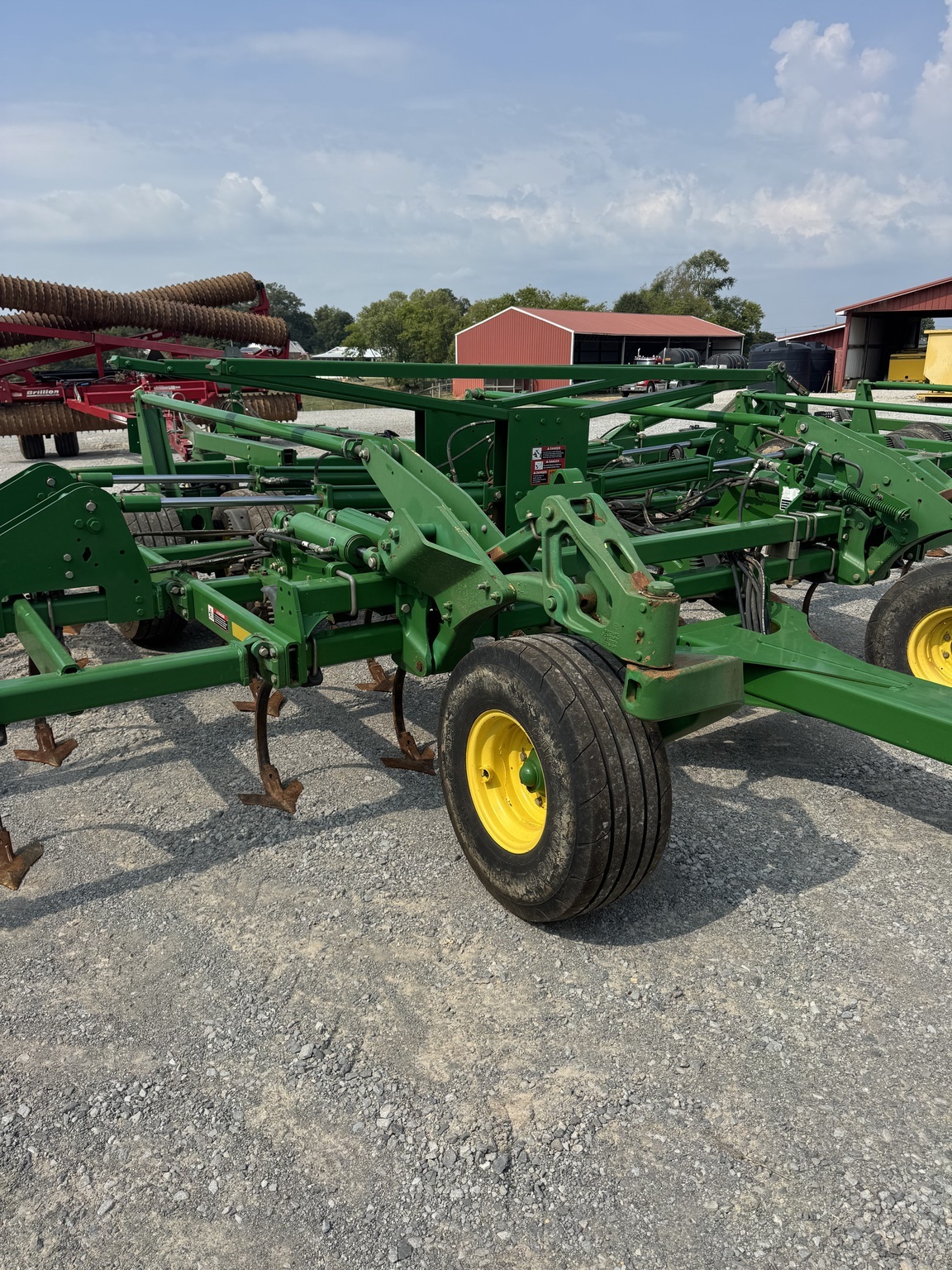 2015 John Deere 2210 Field Cultivator