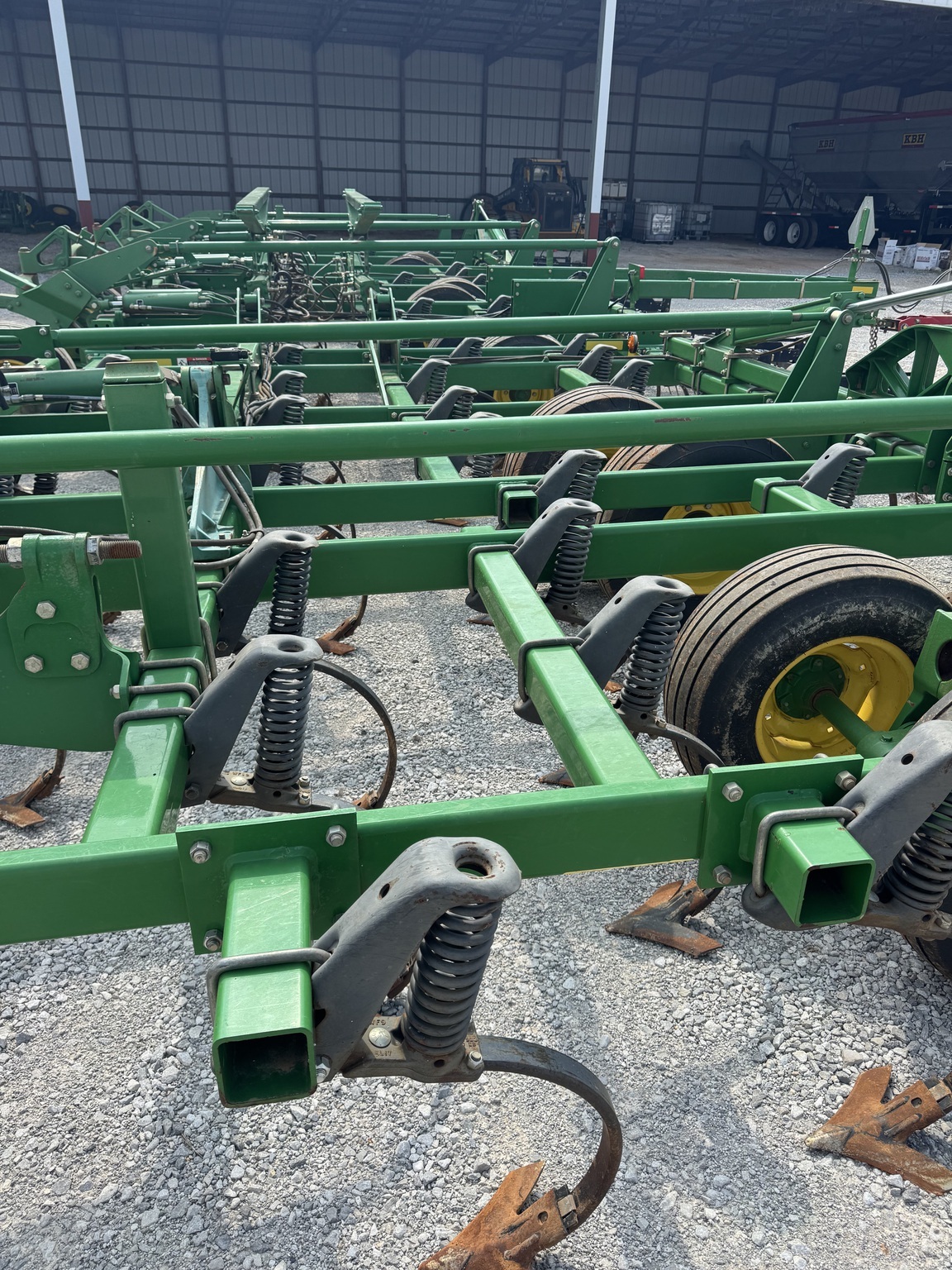 2015 John Deere 2210 Field Cultivator