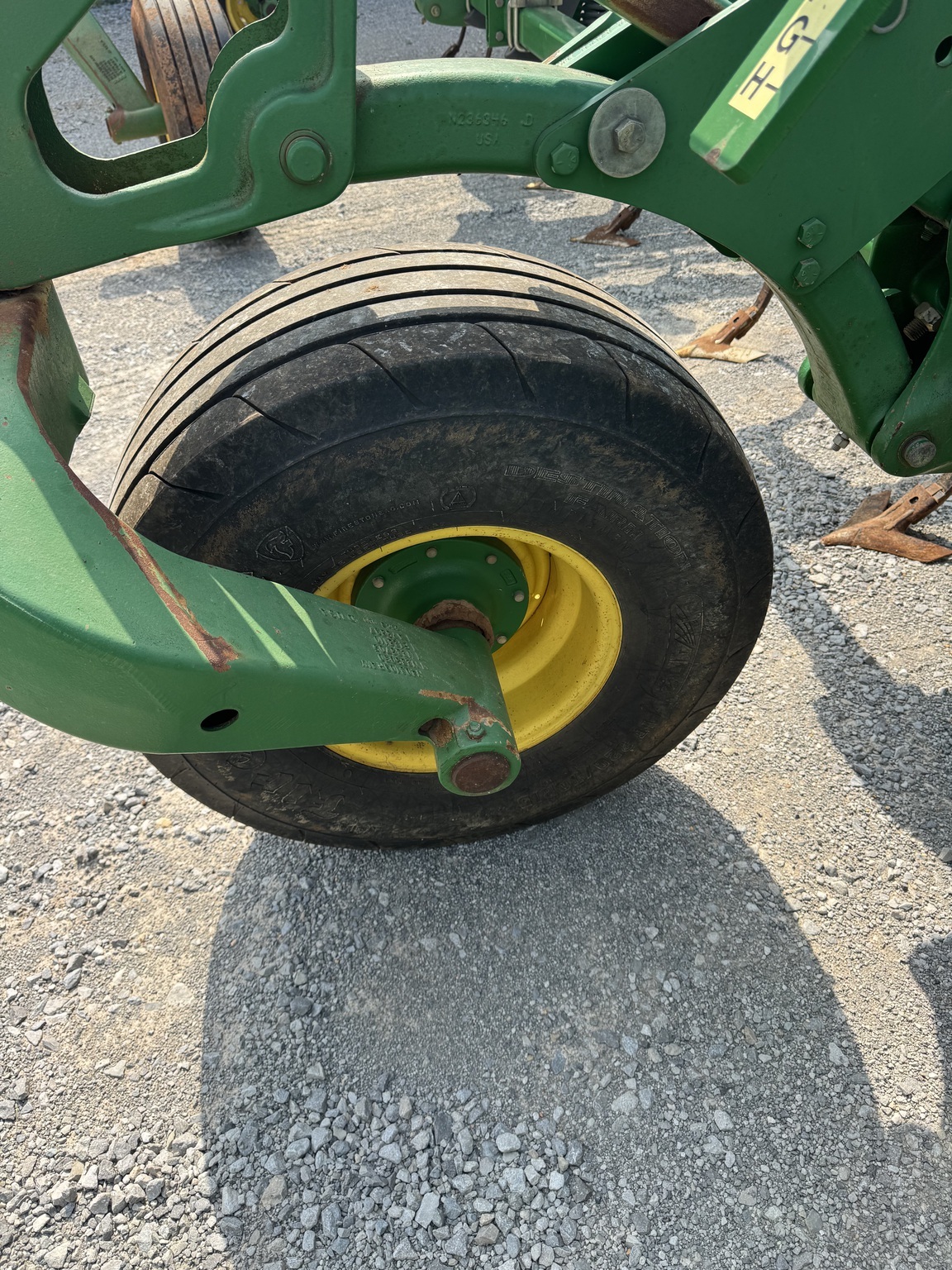 2015 John Deere 2210 Field Cultivator