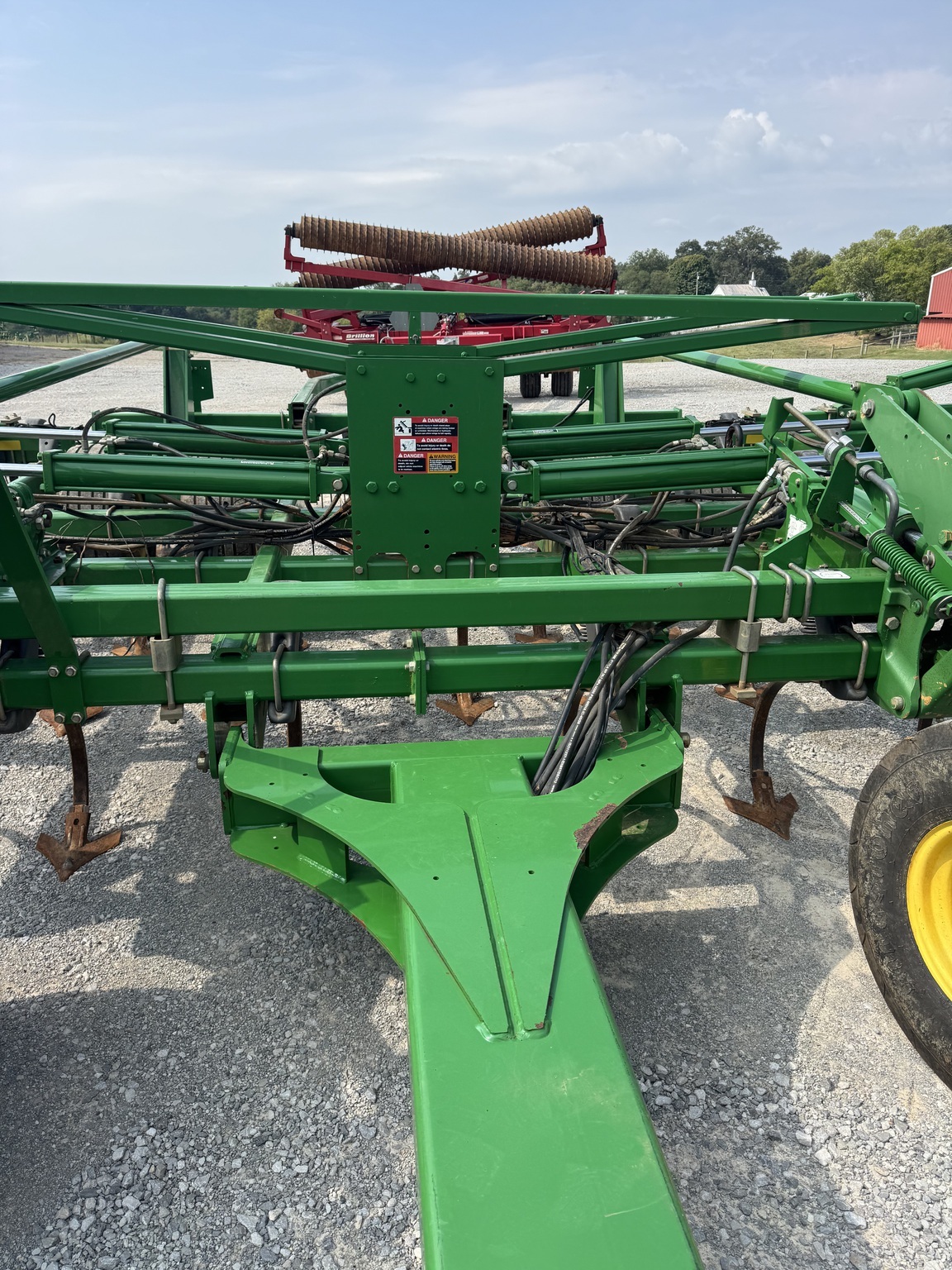 2015 John Deere 2210 Field Cultivator