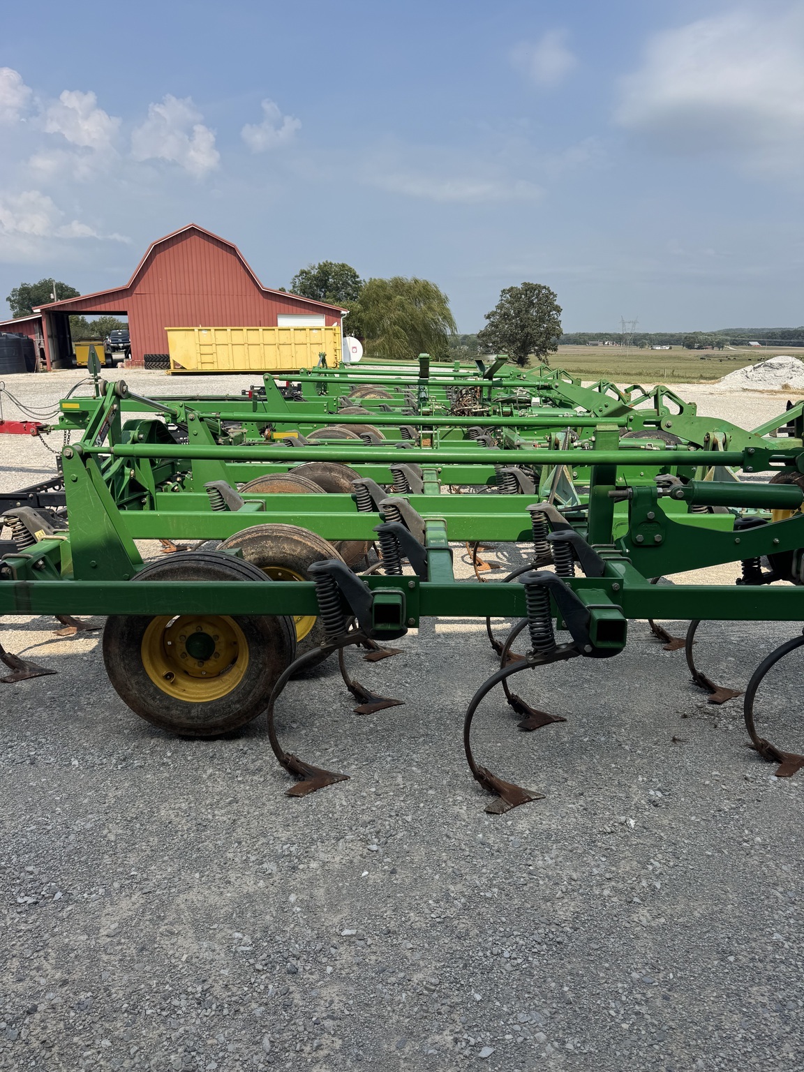2015 John Deere 2210 Field Cultivator