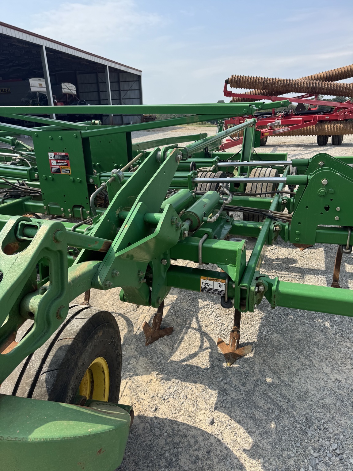 2015 John Deere 2210 Field Cultivator