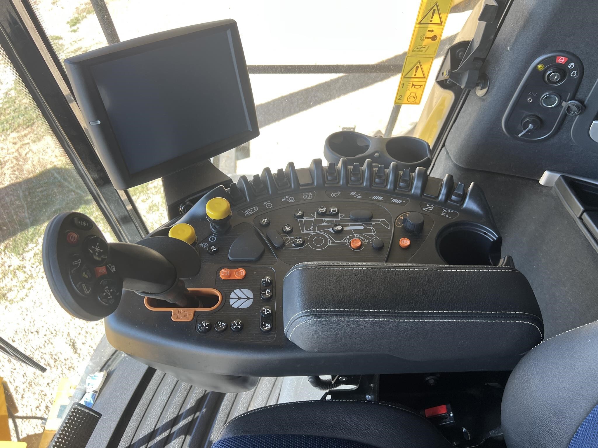 2020 New Holland CR7.90 REVELATION Combine