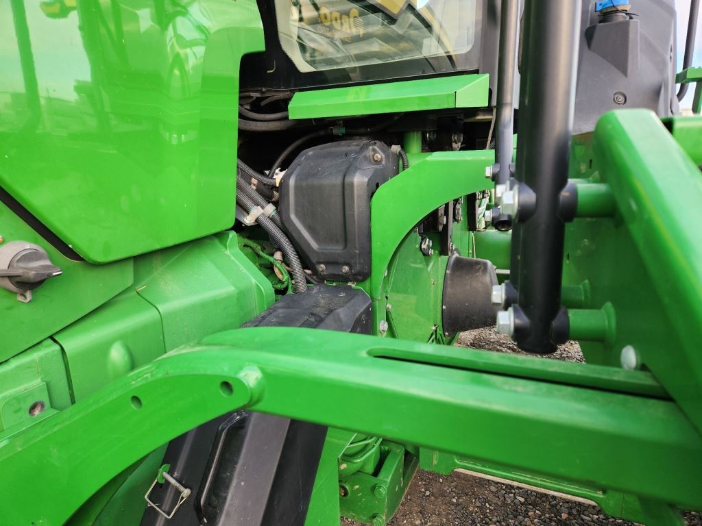 2022 John Deere 8RT 370 Tractor