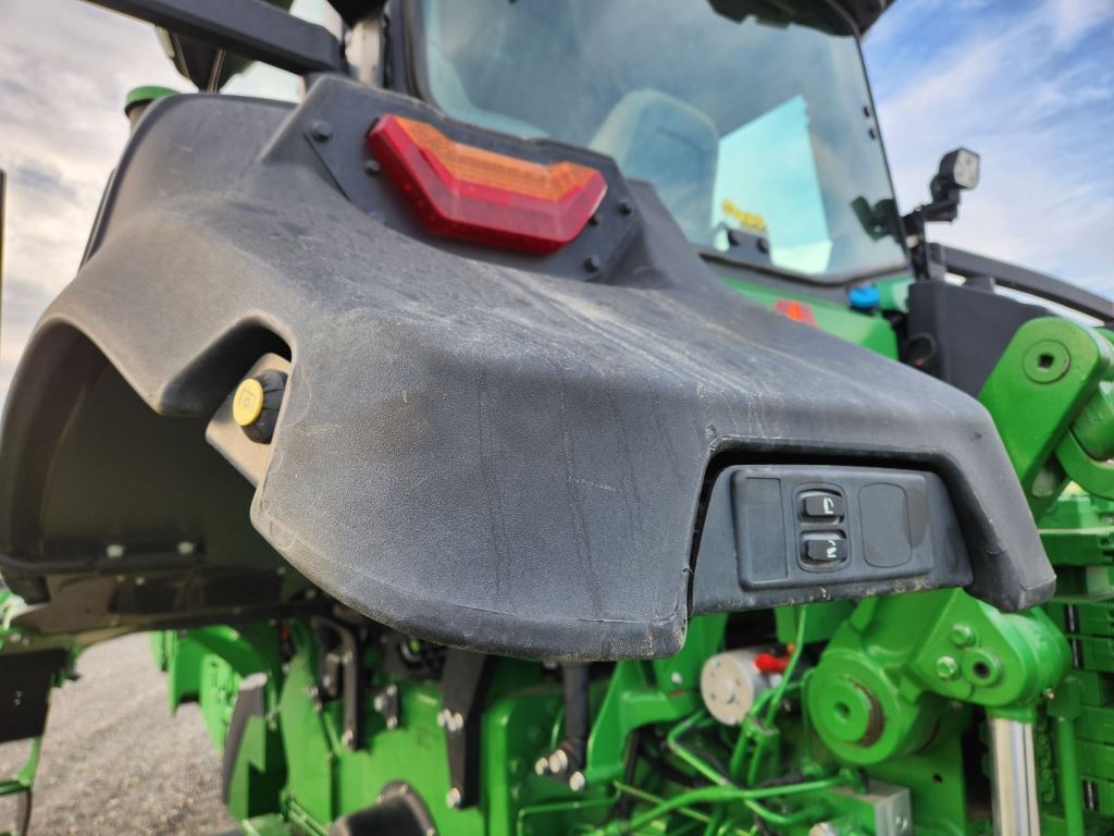 2022 John Deere 8RT 370 Tractor