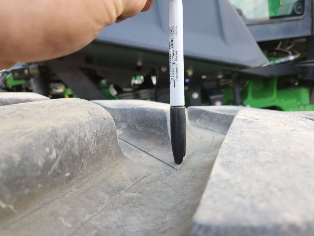 2022 John Deere 8RT 370 Tractor