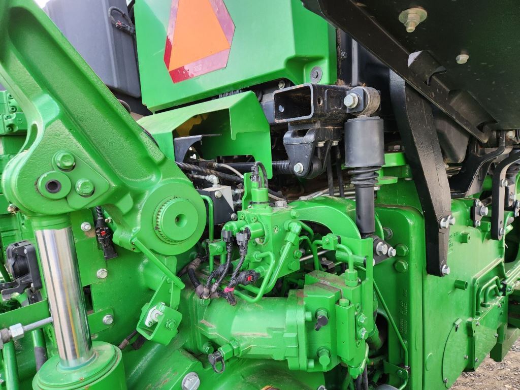 2022 John Deere 8RT 370 Tractor