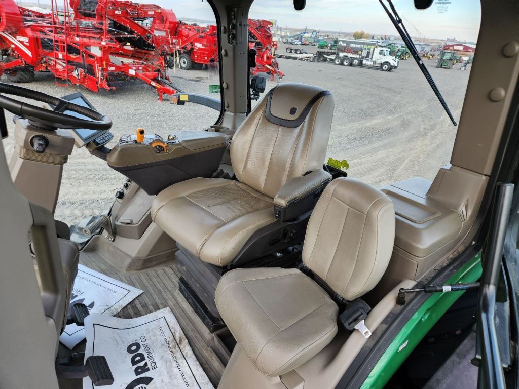 2022 John Deere 8RT 370 Tractor