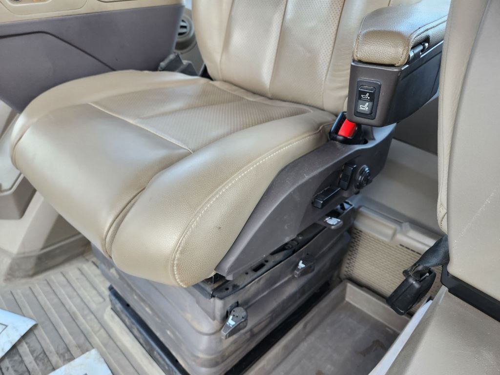 2022 John Deere 8RT 370 Tractor