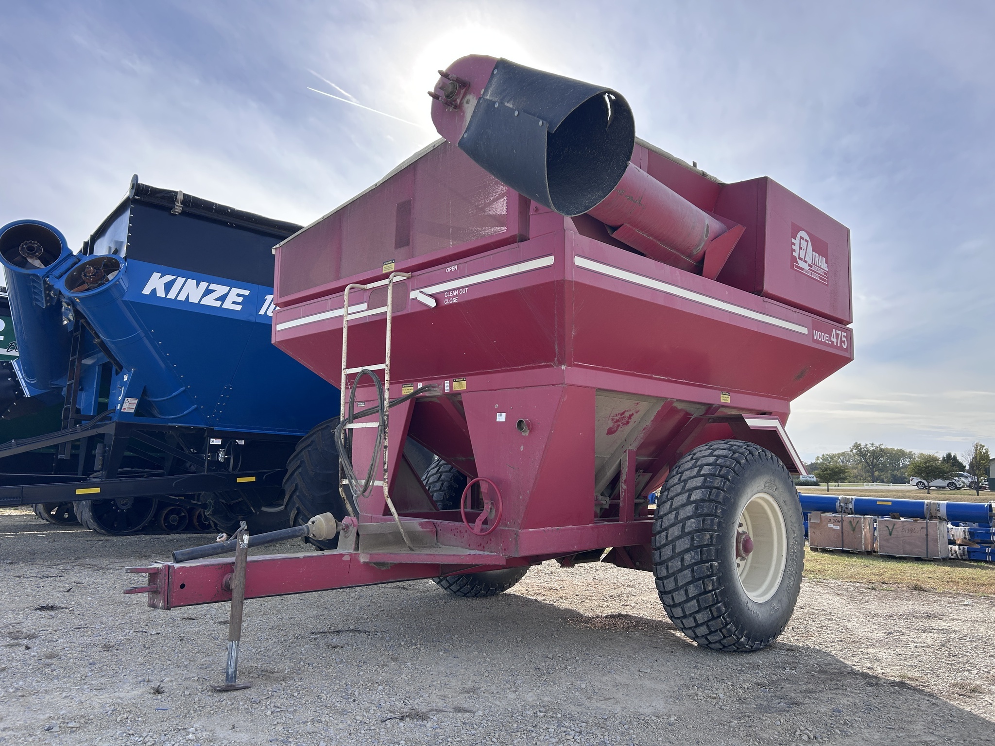 1995 E-Z Trail 475 Grain Cart