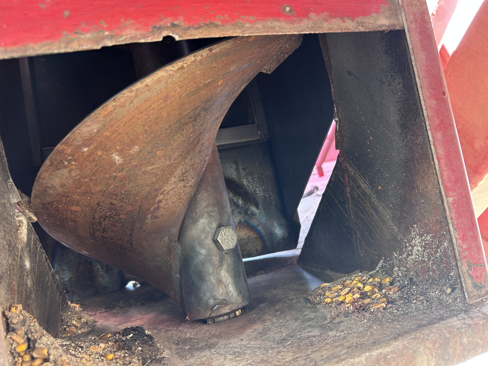 1995 E-Z Trail 475 Grain Cart