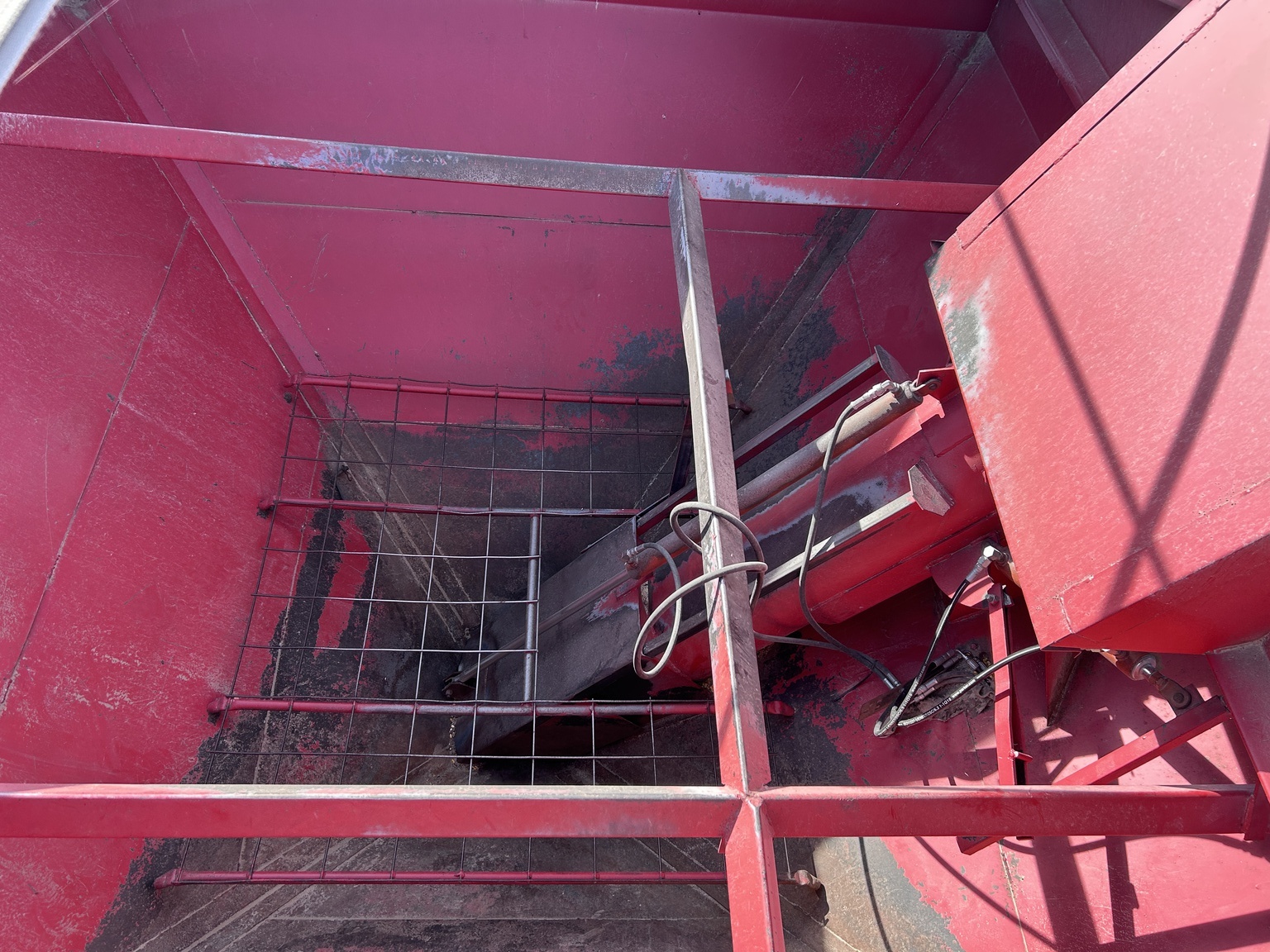 1995 E-Z Trail 475 Grain Cart