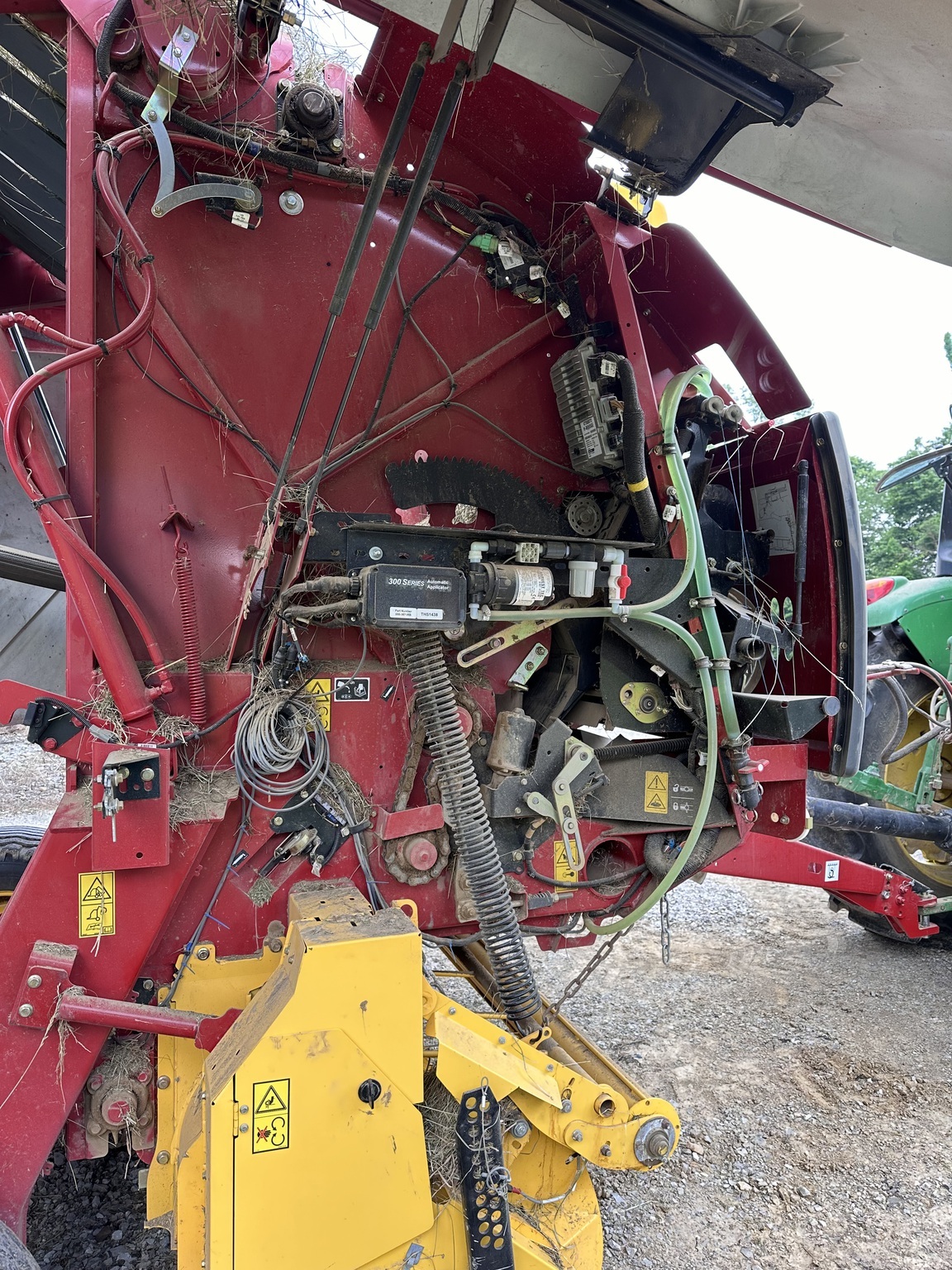 2021 New Holland Roll-Belt 560 Round Baler