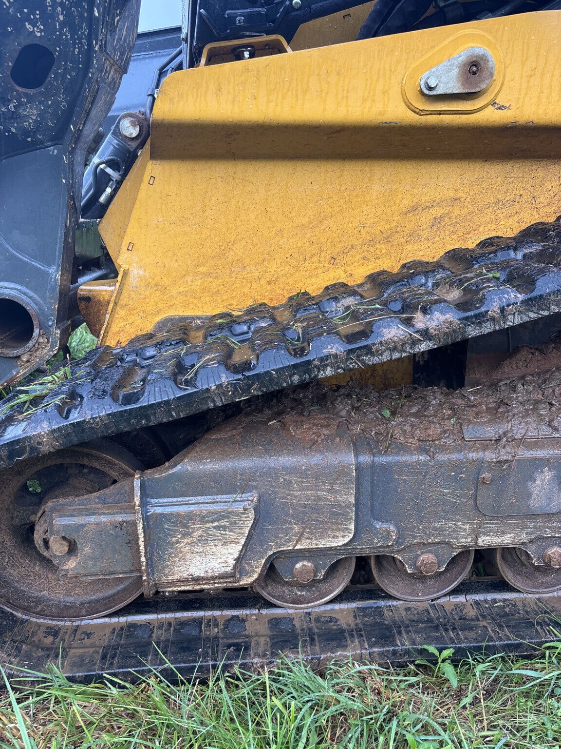 2023 Deere 331G Skid Steer