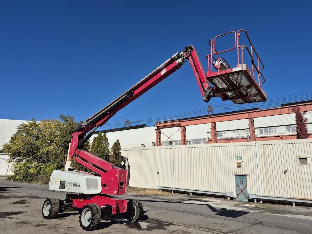 2015 MEC 60J Scissor/Boom Lift