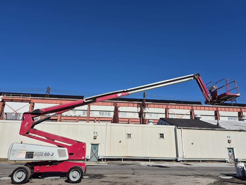 2015 MEC 60J Scissor/Boom Lift