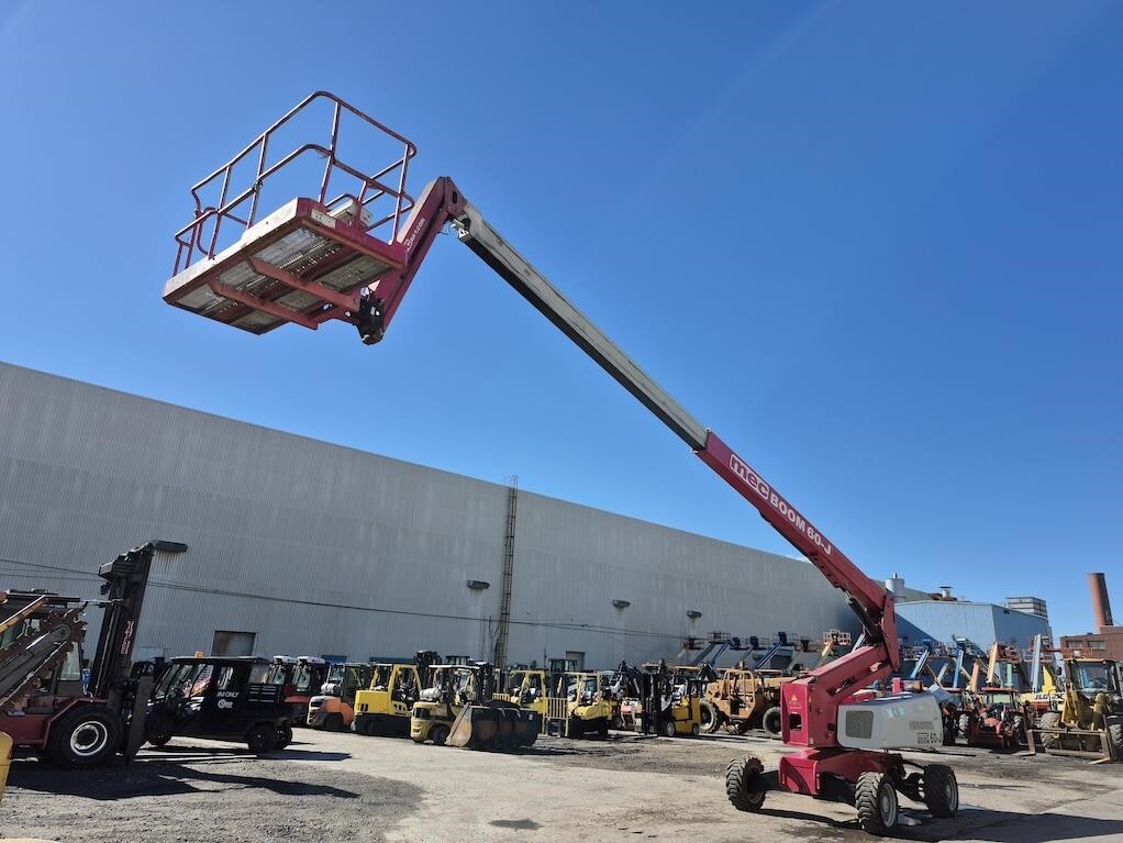 2015 MEC 60J Scissor/Boom Lift