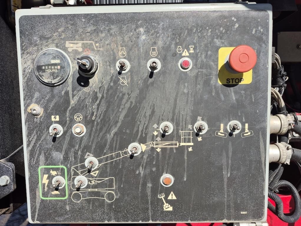 2015 MEC 60J Scissor/Boom Lift