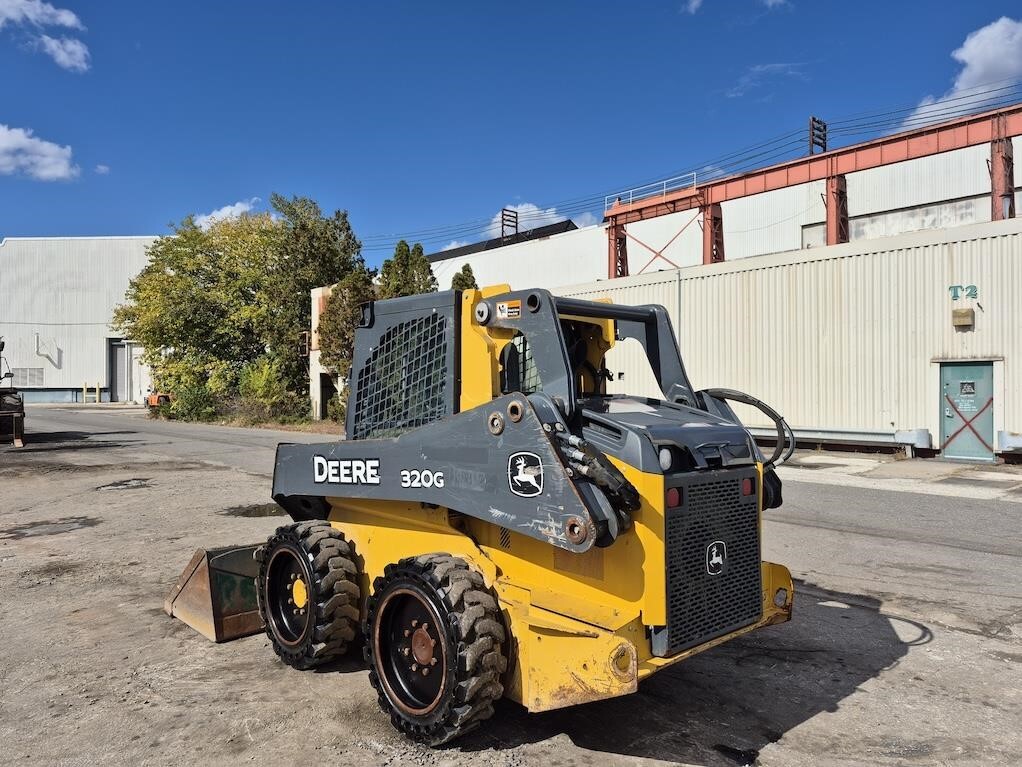 2019 Deere 320G Skid Steer