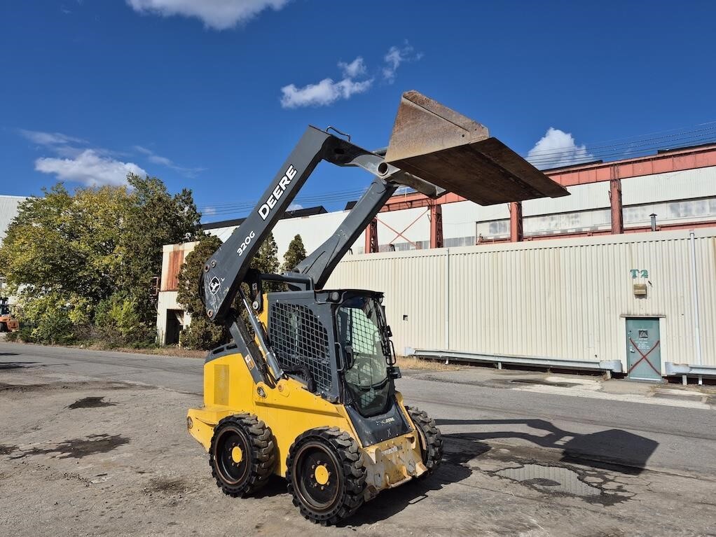 2019 Deere 320G Skid Steer