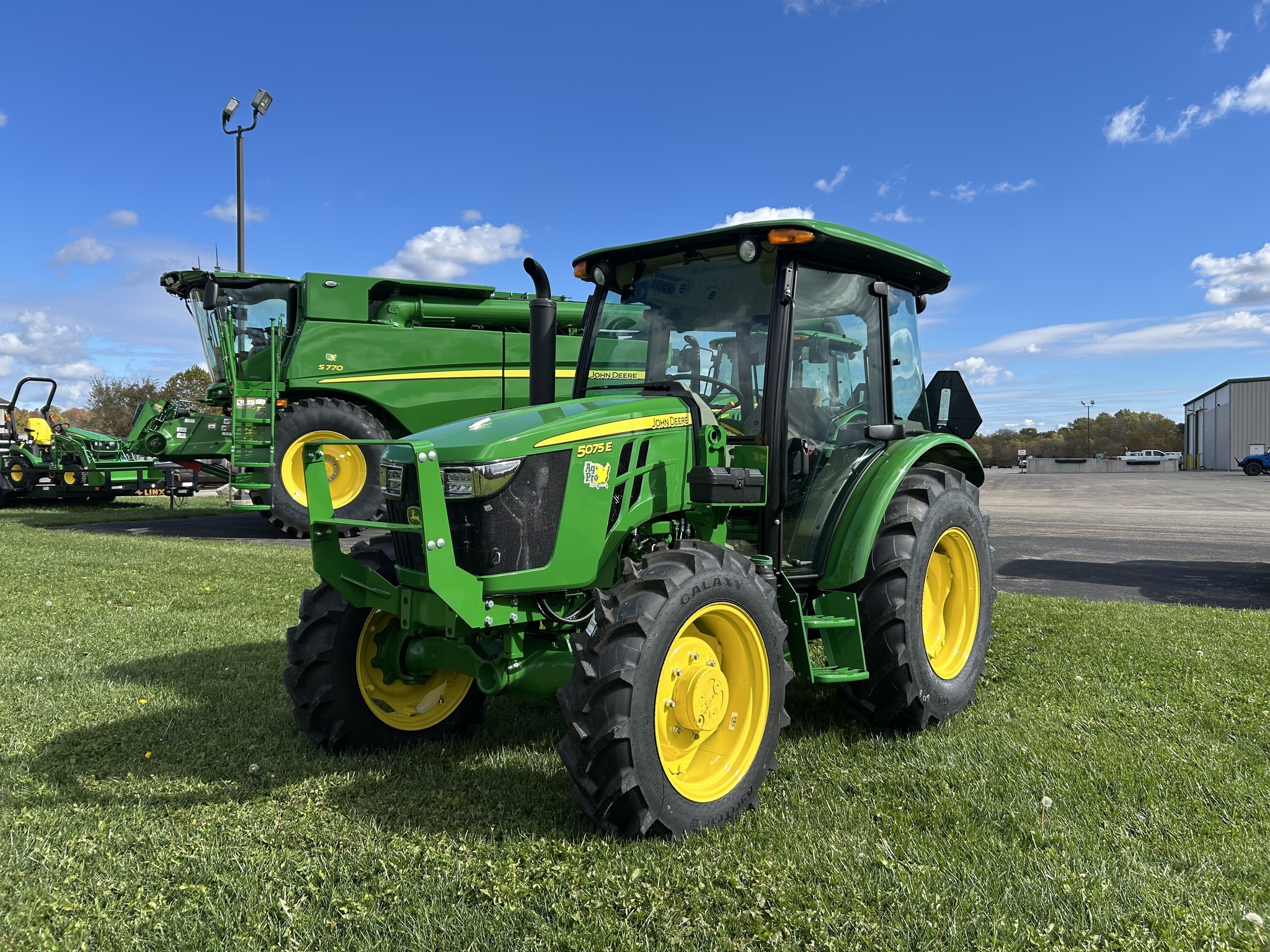 2025 John Deere 5075E Tractor