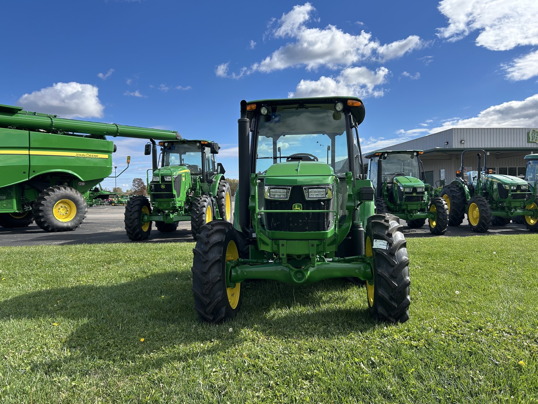 2025 John Deere 5075E Tractor