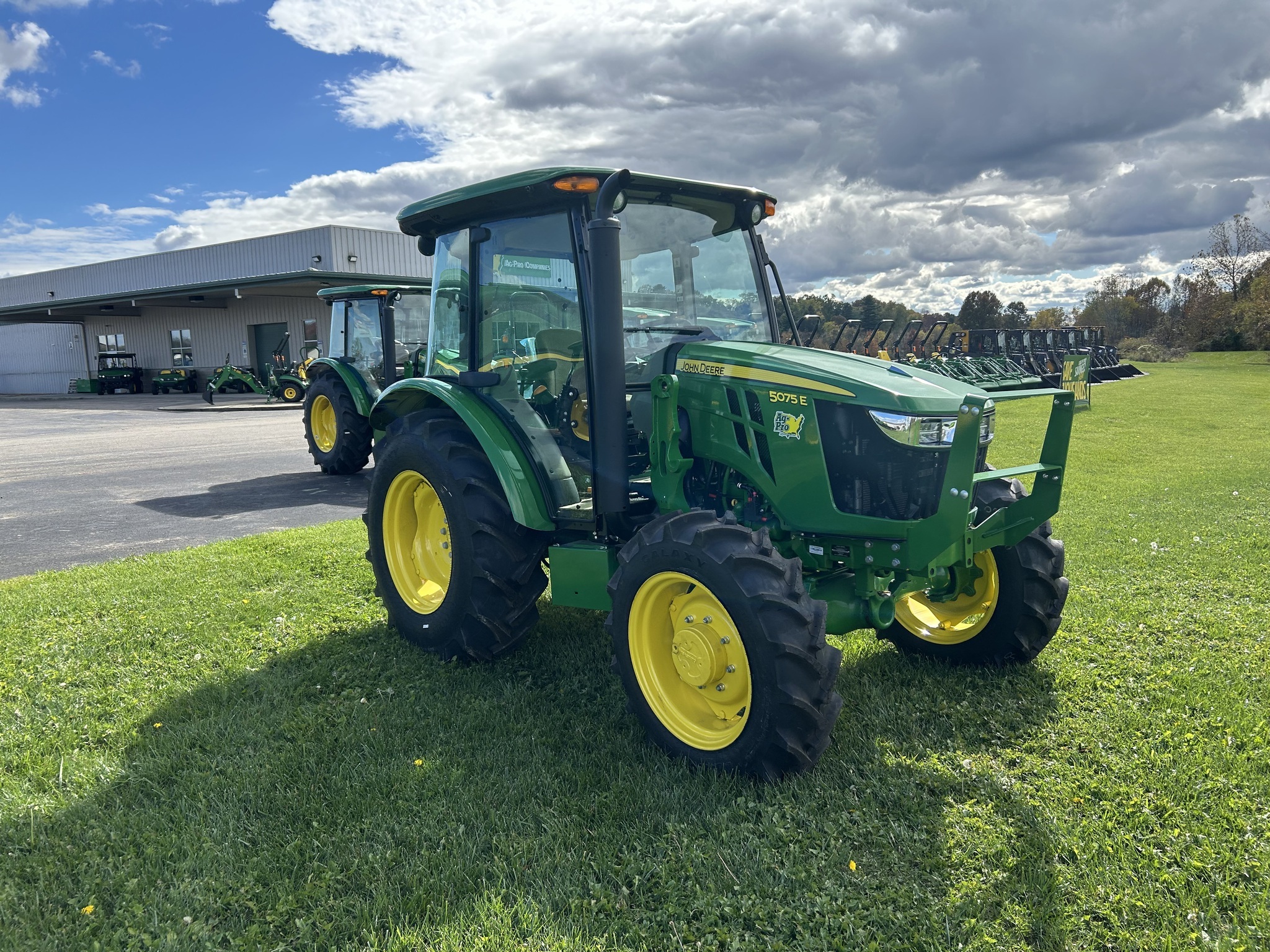 2025 John Deere 5075E Tractor