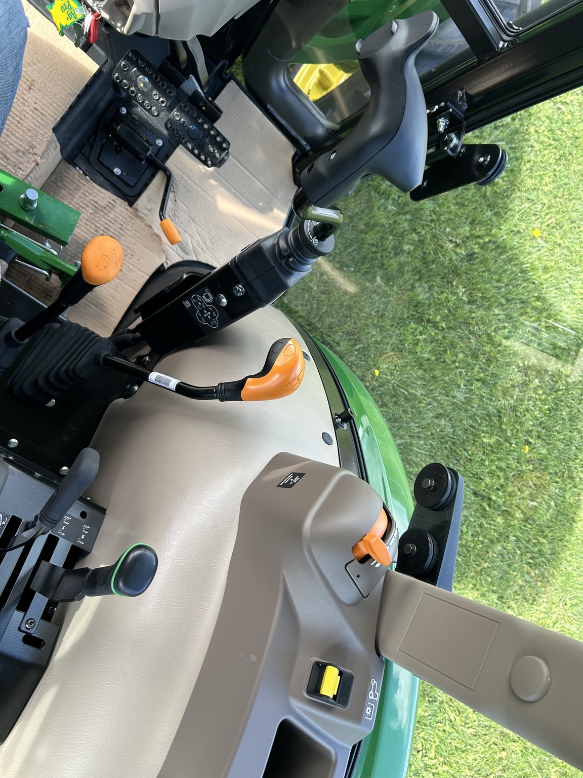 2025 John Deere 5075E Tractor