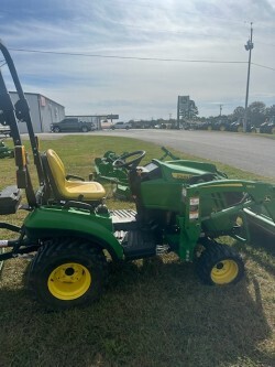 2017 John Deere 1023E Tractor
