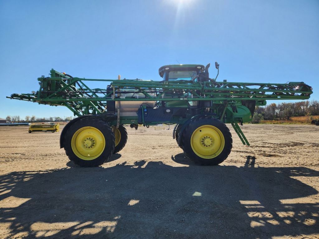 2020 John Deere R4038 Self-Propelled Sprayer