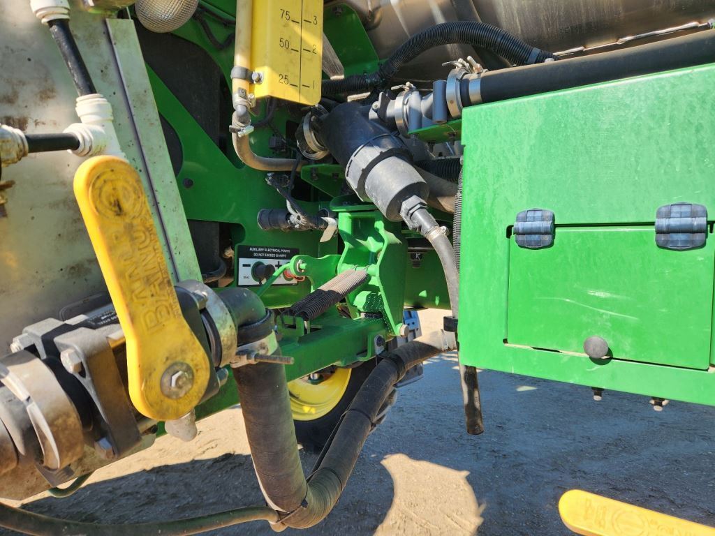 2020 John Deere R4038 Self-Propelled Sprayer