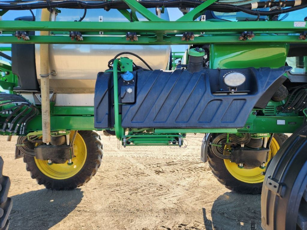 2020 John Deere R4038 Self-Propelled Sprayer