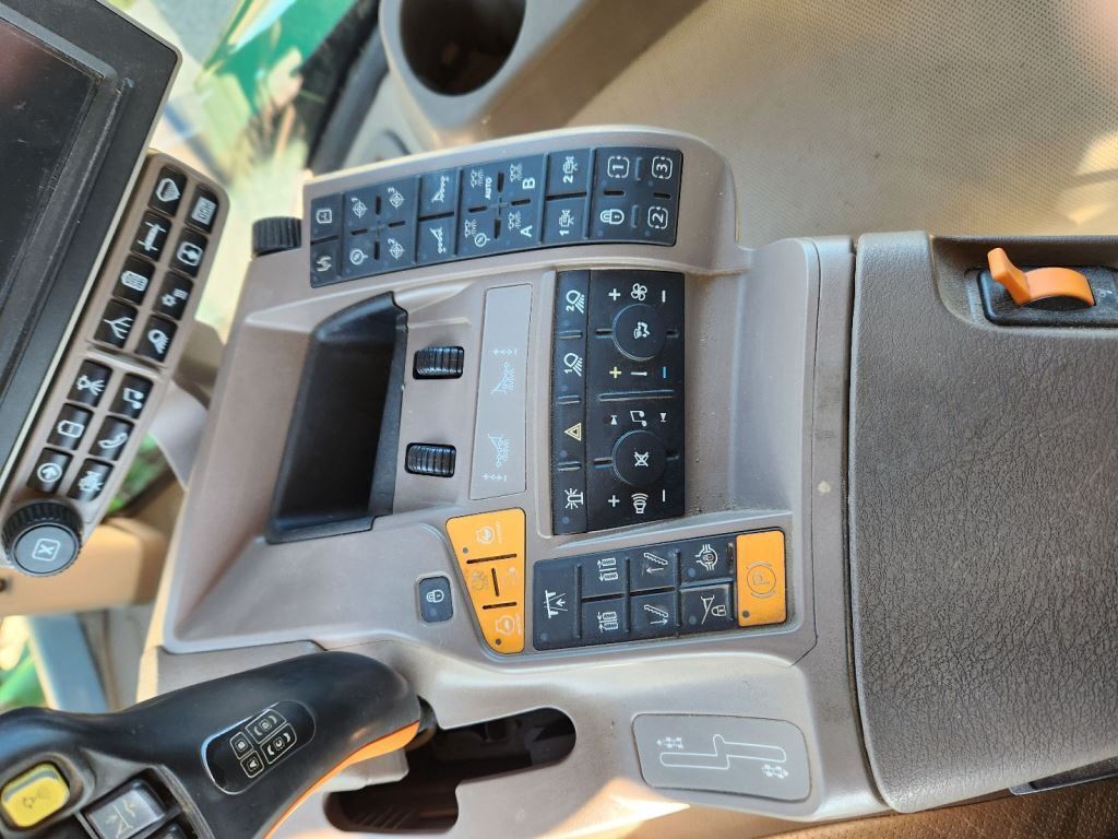 2020 John Deere R4038 Self-Propelled Sprayer