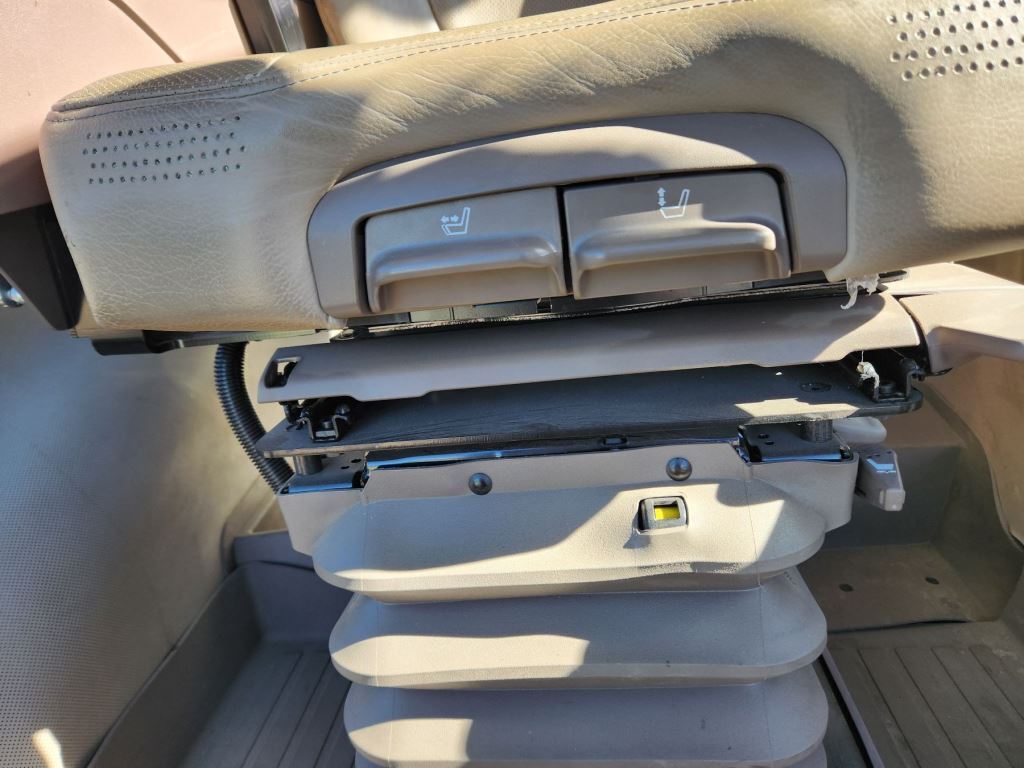 2020 John Deere R4038 Self-Propelled Sprayer