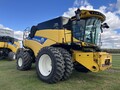 2017 New Holland CR7.90 Combine