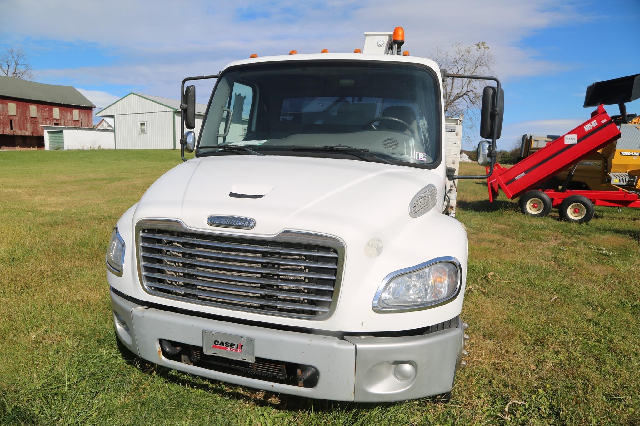 2010 Freightliner BUSINESS CLASS M2 106 Semi Trucks/Trailer
