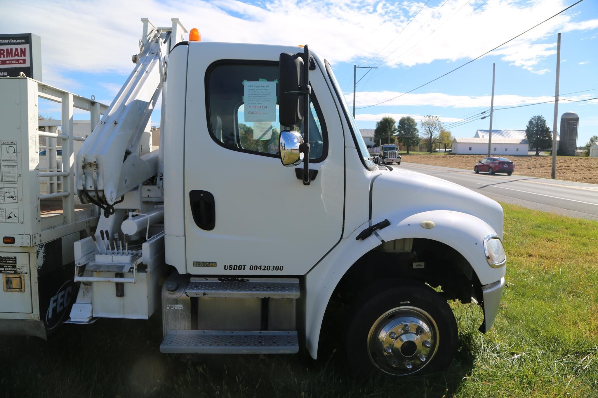 2010 Freightliner BUSINESS CLASS M2 106 Semi Trucks/Trailer