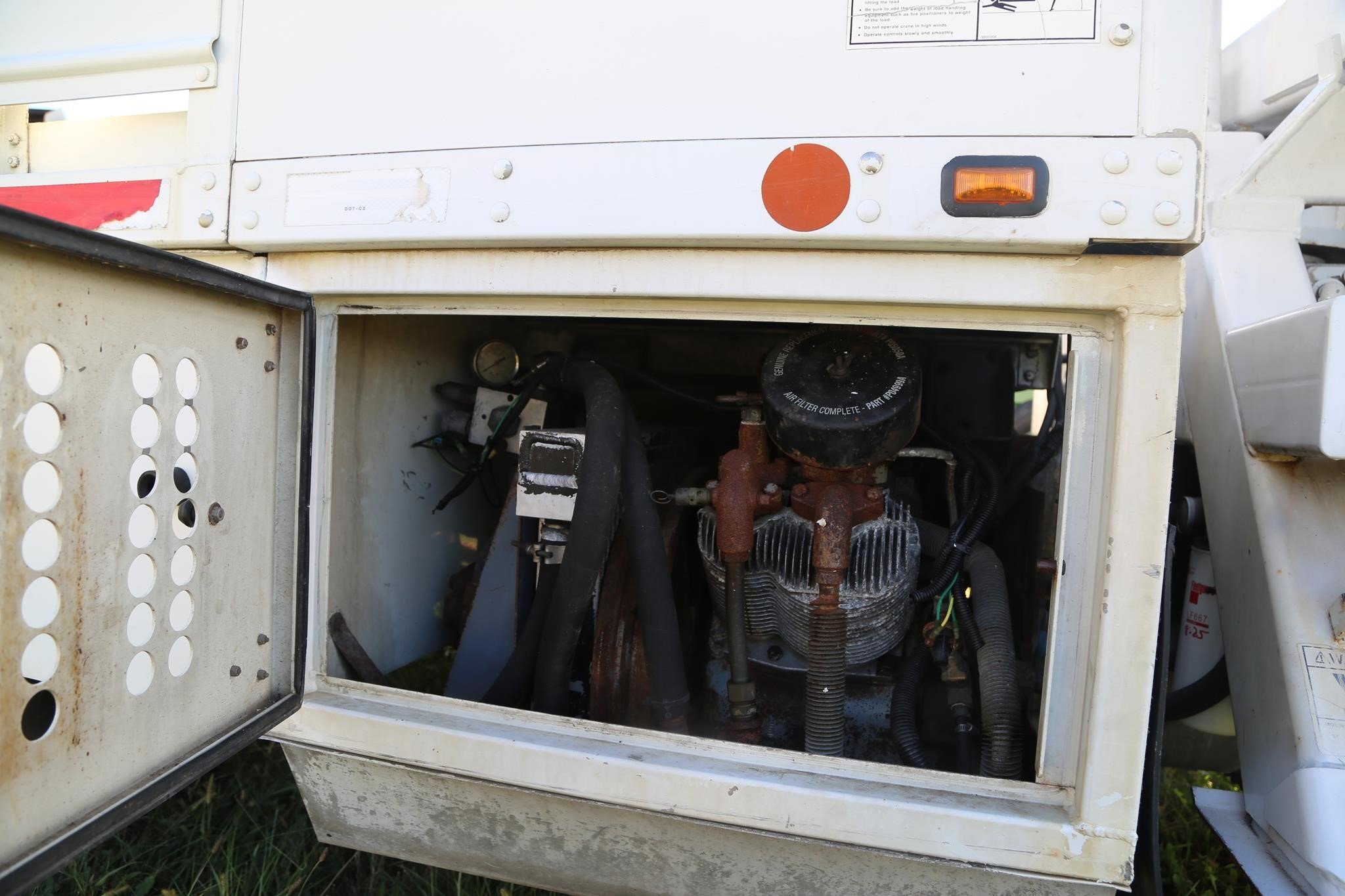 2010 Freightliner BUSINESS CLASS M2 106 Semi Trucks/Trailer