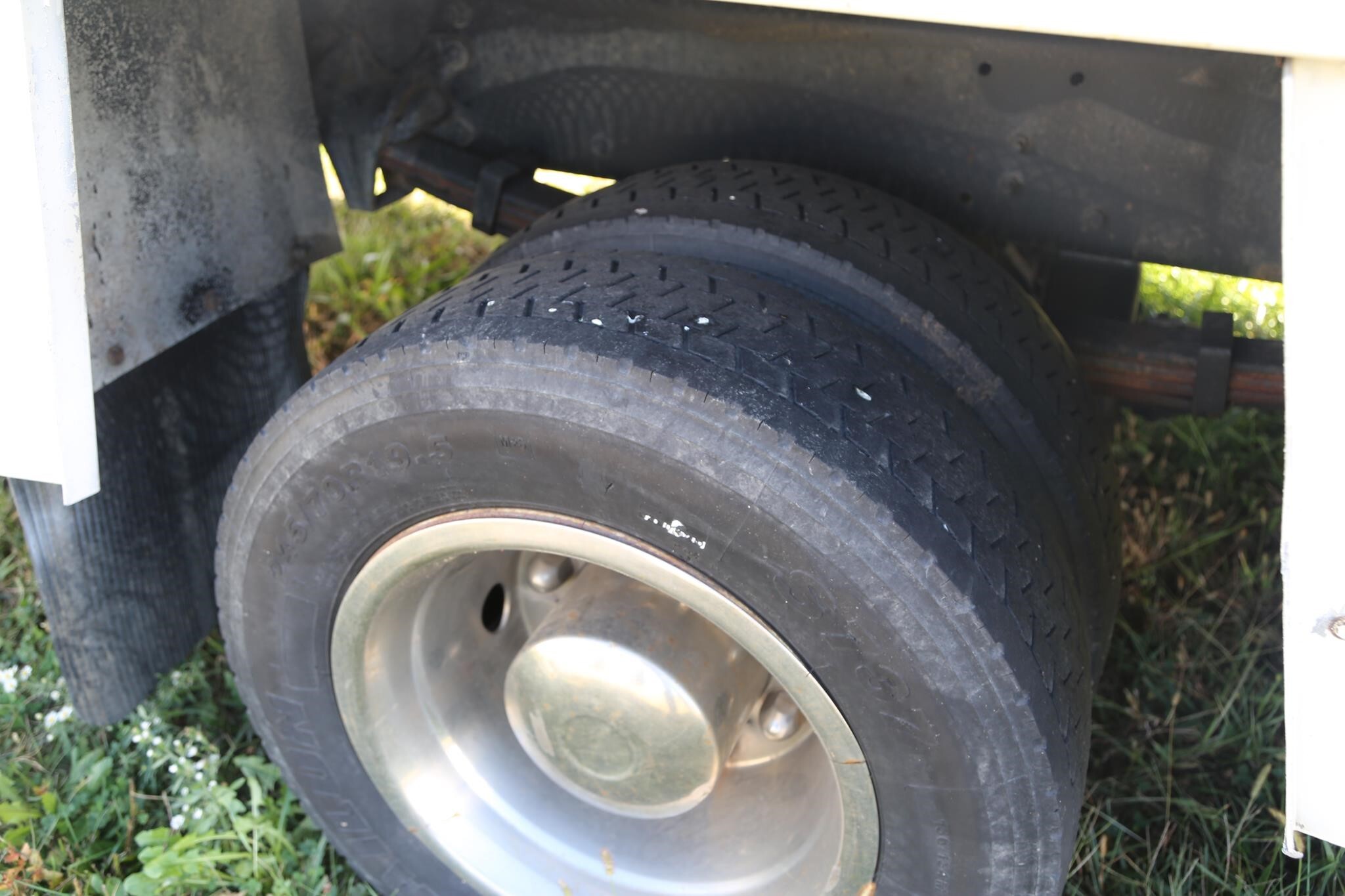 2010 Freightliner BUSINESS CLASS M2 106 Semi Trucks/Trailer