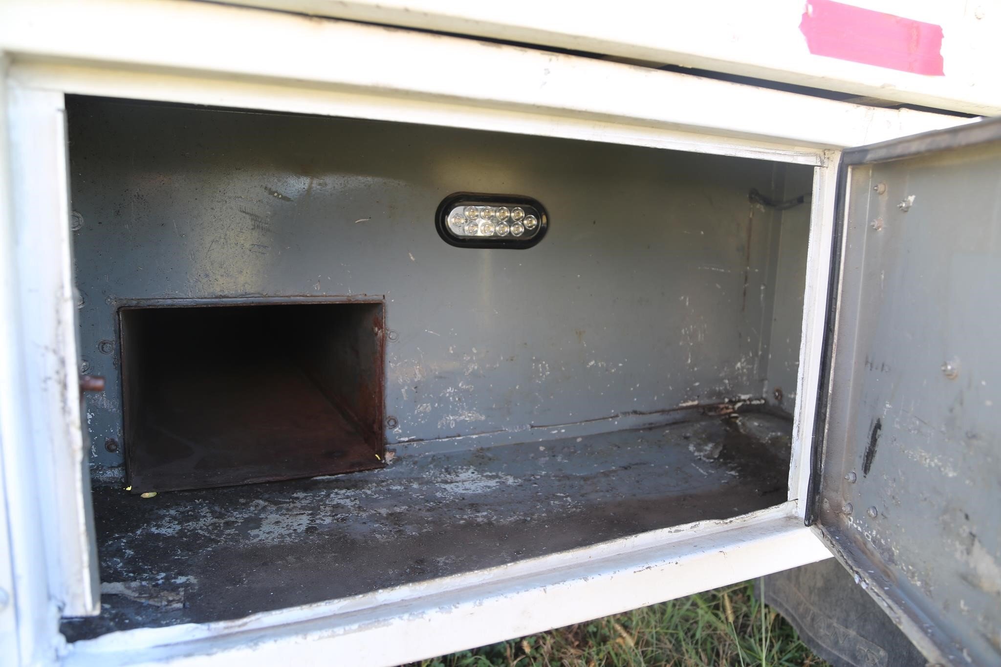 2010 Freightliner BUSINESS CLASS M2 106 Semi Trucks/Trailer