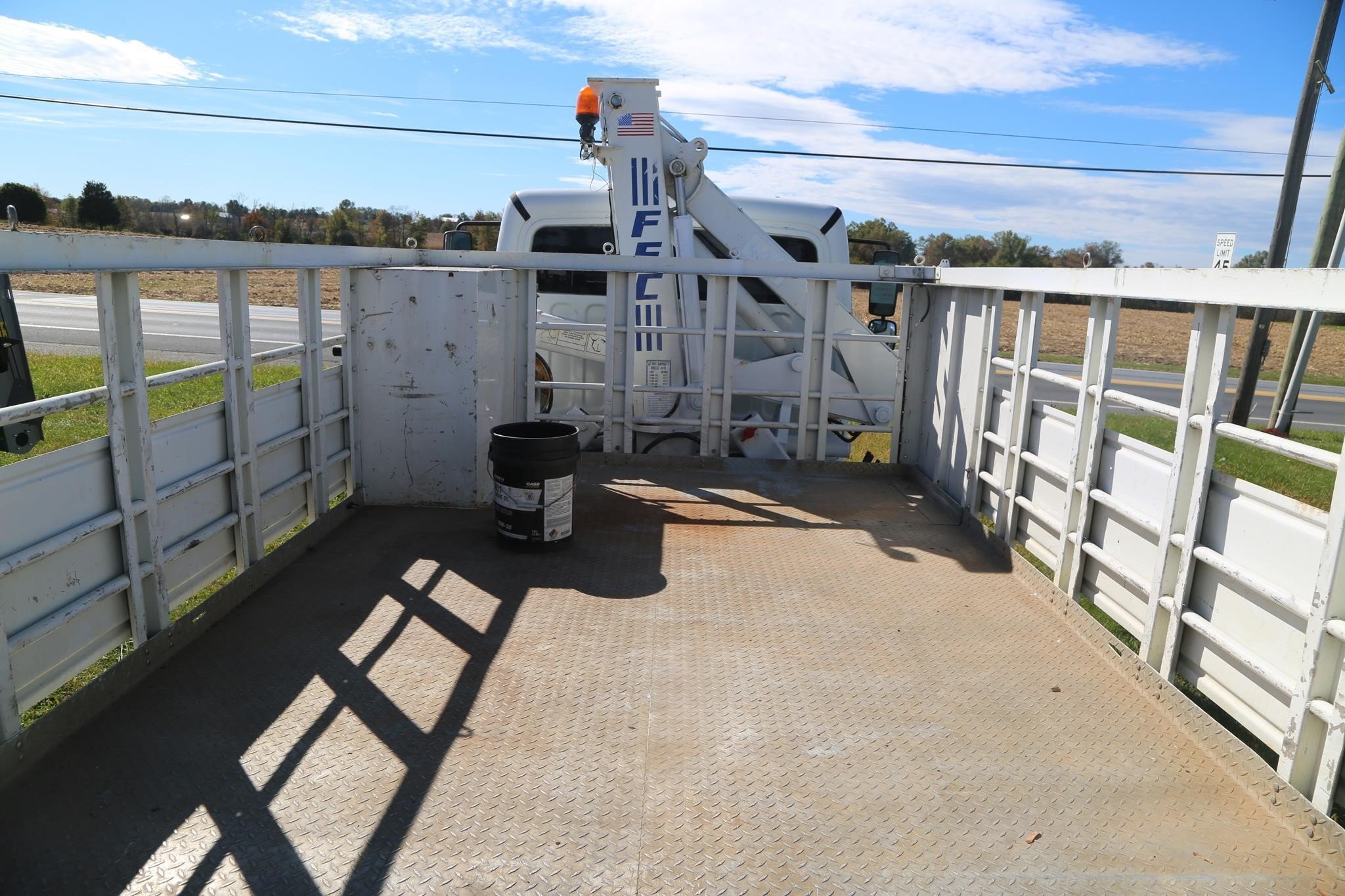 2010 Freightliner BUSINESS CLASS M2 106 Semi Trucks/Trailer