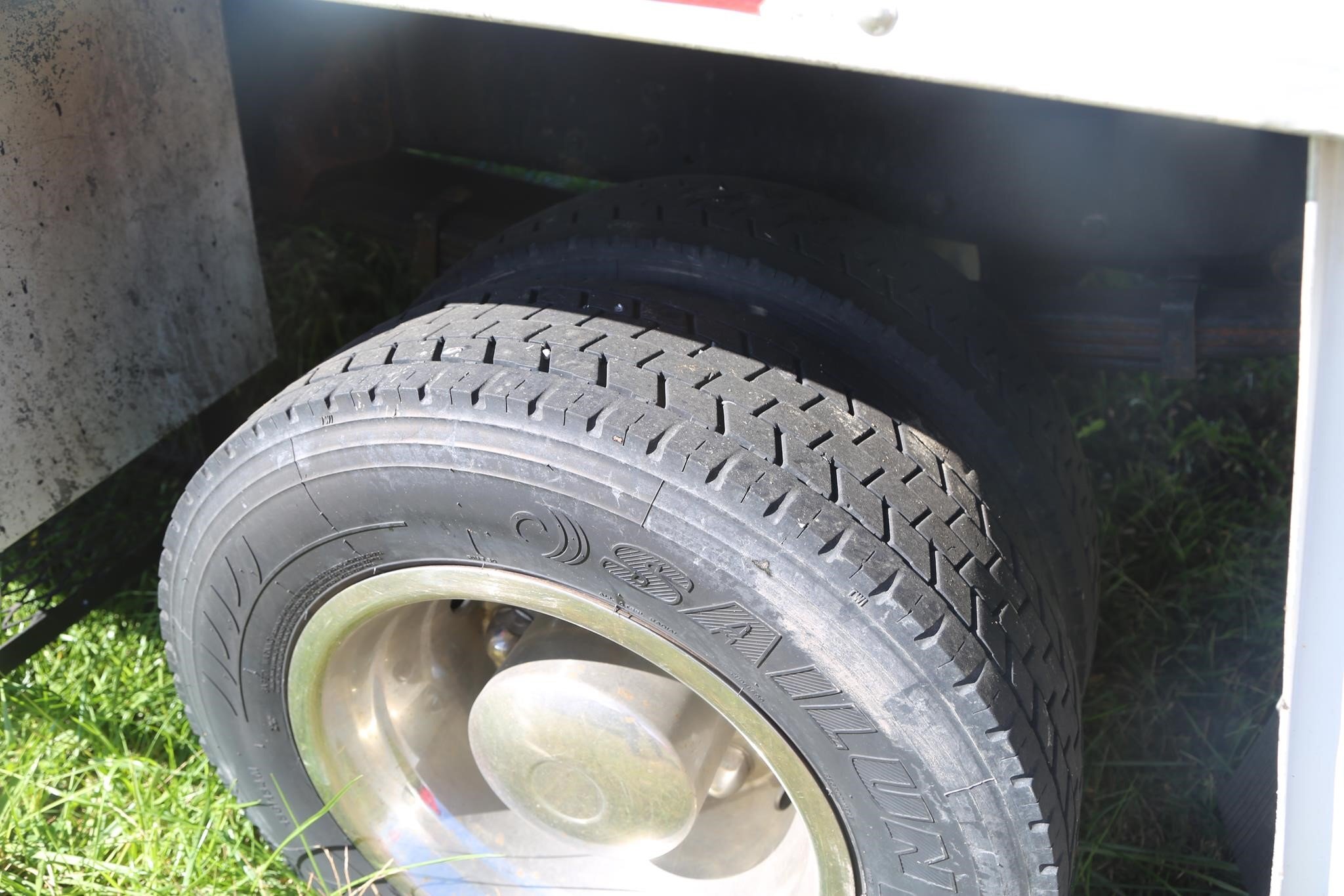 2010 Freightliner BUSINESS CLASS M2 106 Semi Trucks/Trailer