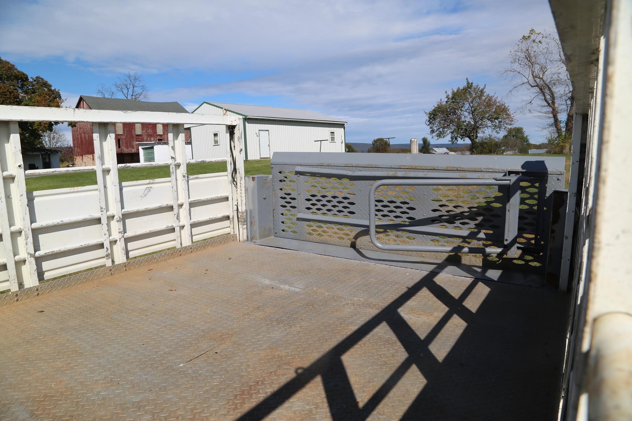 2010 Freightliner BUSINESS CLASS M2 106 Semi Trucks/Trailer