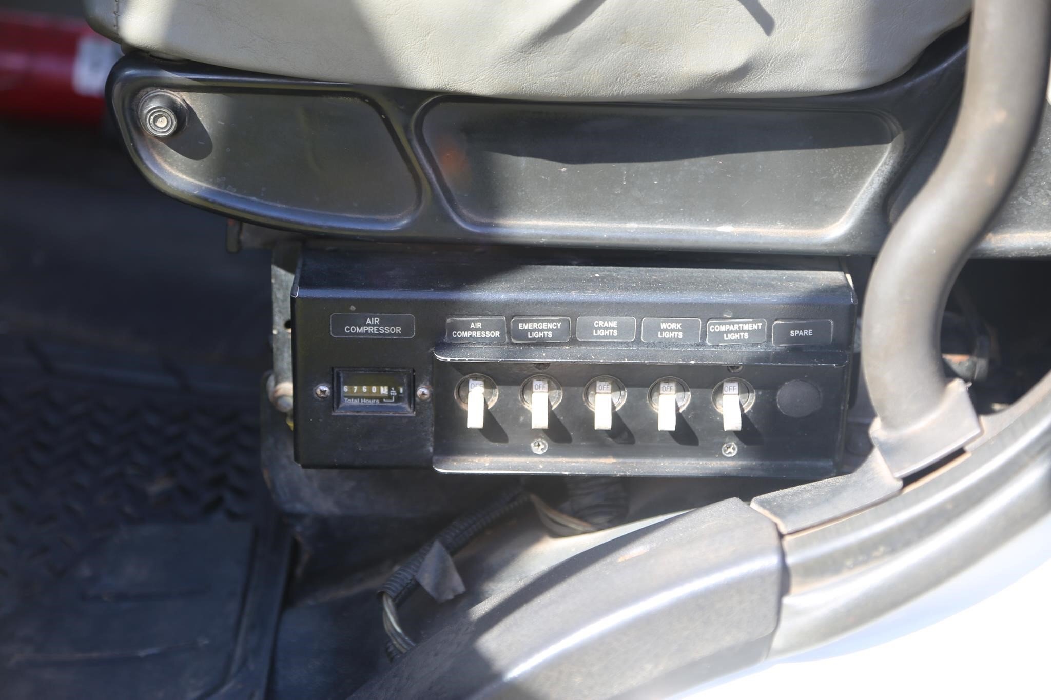 2010 Freightliner BUSINESS CLASS M2 106 Semi Trucks/Trailer