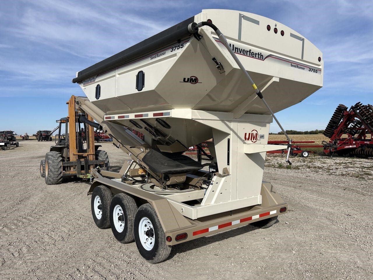 2022 Unverferth 3755 Seed Tender